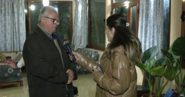 Mes ujit në … Adriatik/ Fshati Kurbin i përmbytur. Banori përdor zetorin për të hyrë në banesë