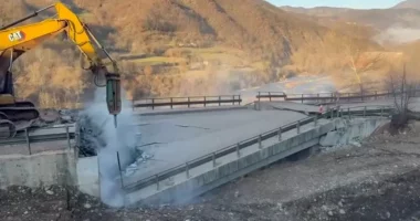 Shembet ura te ‘Arrat e Gurrës’, Do ndërtohet rrugë provizore buzë Shkumbinit, s’ka afat për hapjen