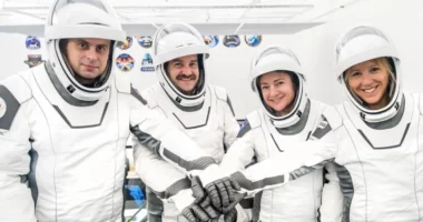 Stacioni hapësinor rikthehet plotësisht/ Mbërrijnë katër astronautët e rinj, zëvendësuan ekuipazhin