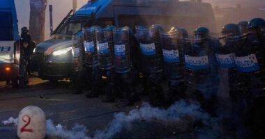 Itali, mbi 30 të plagosur në protestat kundër mbylljes së qendrës kulturore në Torino