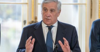 Italia mbyll ambasadën në Teheran