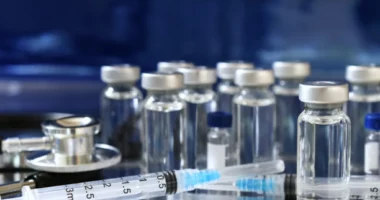 Sondazhi: Shumica e amerikanëve mendojnë se vaksinat janë të sigurta, fëmijët duhet t’i marrin ato