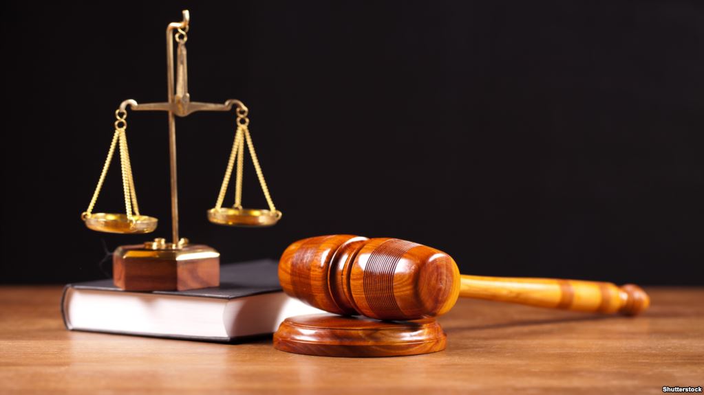 toga-te-zeza-apo-blu-sindikata-e-gjykatesve-burgosi-gjithe-politikanet-e-majte