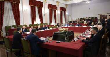 Tirana në mbështetje të UÇK, Balla: Çdo përpjekje për të barazuar viktimat me autorët do sillte destabilizim