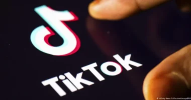 Komisioni i BE-së kërcënon me gjobë: “TikTok” të ndryshojë mënyrën e funksionimit, ‘rrezik varësie’