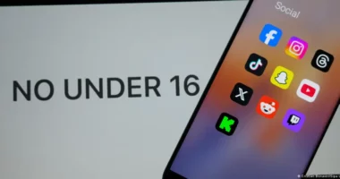 Debati për mbrojtjen e fëmijëve/ A do t’i ndalojë Gjermania rrjetet sociale?