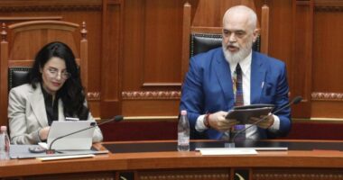 Mbledhja e grupit të PS, Rama: 3 konkluzione pas mosvendimit të Kushtetueses dhe rivendosjes së pezullimit të ministres