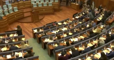 Seanca konstituive në Kosovë, betohen 118 deputetë