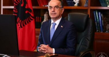 Presidenti Begaj uron besimtarët myslimanë me nisjen e muajit të Ramazanit