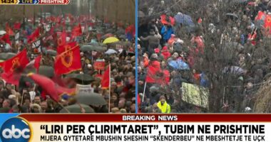 “Liri për Çlirimtarët”, mijëra qytetarë mbushin sheshin “Skënderbeu” në mbështetje të UÇK