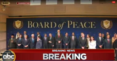 Bordi i Paqes/ Rama në SHBA, del fotoja familjare