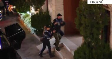 Gjendet arsenal armësh në Tiranë/ Goditet baza në zonën e Selitës, katër persona të arrestuar