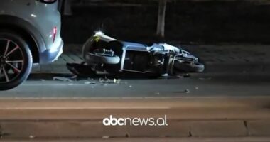 Aksident në Vlorë/ Motori elektrik përplaset me një automjet, lëndohet i riu