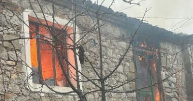Maliq, përfshihet nga flakët një banesë në fshatin Zvezdë