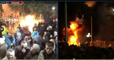 Molotovë drejt Parlamentit/ Pas Kryeministrisë, militantët sulmojnë godinën dhe Policinë