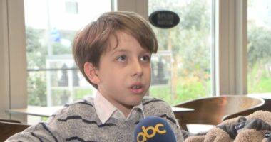 Talenti i vogël i shahut/ 8-vjeçari fiton kampionate dhe synon arenën ndërkombëtare