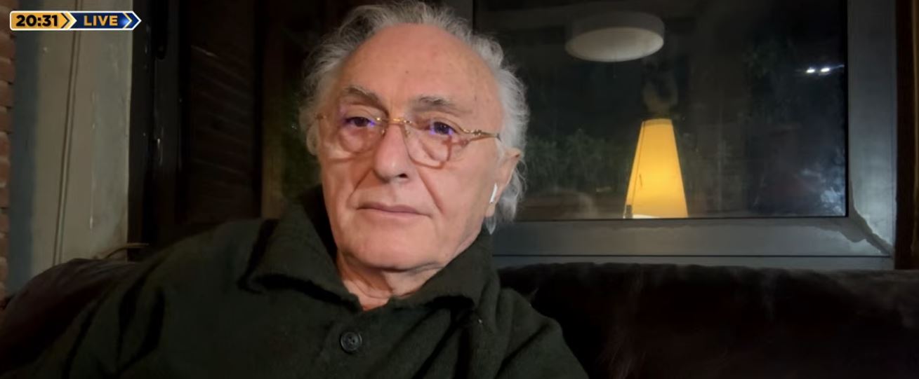 Besimtarët lutje në xhami, protestuesit molotovë në shesh/ Çupi: Berisha nuk ka fe, është një mostër