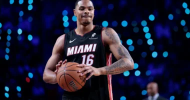 Spektakli i zhytjeve dhe koshave/ NBA, Keshad Johnson fiton konkurrimin në Duelin e Yjeve