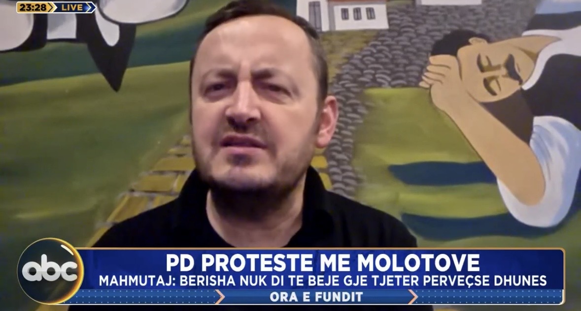 PD protestë me molotovë   Mahmutaj  Berisha kërkon që kapitullin e fundit ta mbyllë me turp  edhe para Zotit