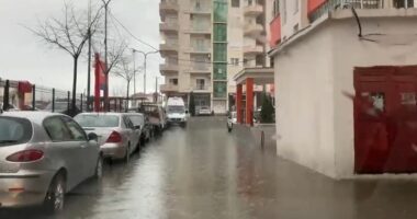 Punimet për kanalizimet dhe reshjet intensive shkaktojnë probleme në disa zona të Lezhës