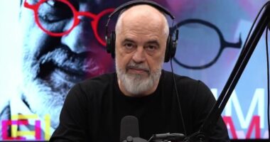 Kushtetuesja riktheu pezullimin për Ballukun/ Rama: Do e vazhdojmë këtë betejë. Për të gjithë ata që vunë buzën në gaz…