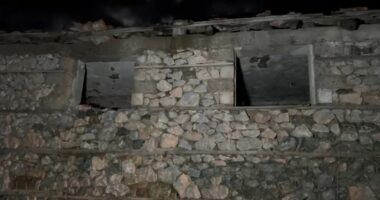 Strehoheshin në një ndërtesë të braktisur/ Policia Kufitare kap 16 emigrantë të paligjshëm në Korçë