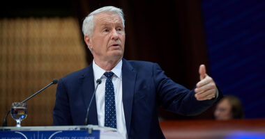 Kontrolle në shtëpinë e Jagland/ Dosja “Epstein”, ish kryeministri norvegjez nën hetim