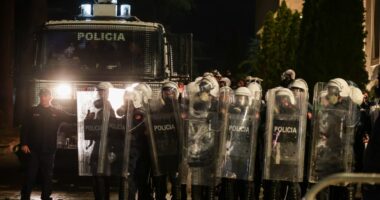 “Po fshehin dështimin”/ Balla për protestën e opozitës: Kush godet policinë, godet shtetin