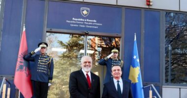 Rama në Kosovë, takon Kurtin/ Kryeministri i Kosovës e pret me ceremoni zyrtare