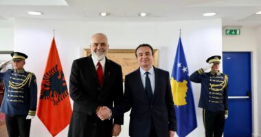 Rama në Prishtinë, takon Kurtin/ Kryeministri i Kosovës e pret me ceremoni zyrtare