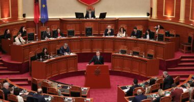 Bordi i Paqes/ Balla-opozitës: Mbani telefonin dhe televizorin ndezur, Rama krah Trump