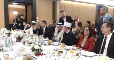 Arabia Saudite shtron iftar/ Në muajin e shenjtë të Ramazanit, sofra bëri bashkë besimtarë e personalitete