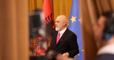 “Rrëshqitjet, çështje gjeologjike kudo” Rama: Për tenxheret këtu janë çështje të korrupsionit