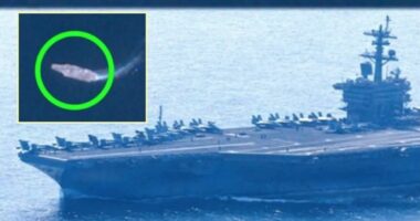 Aeroplanmbajtësja amerikane i afrohet Omanit, presioni mbi Iranin rritet