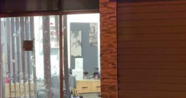 EMRI/ Breshëri plumbash në berberhane, identifikohet 30-vjeçari që u plagos, ja si është gjendja shëndetësore