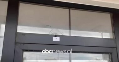 Detaje nga atentati në Lezhë/ Breshërive të plumbave nga brenda berberhanes iu kundërpërgjigj një efektiv policie