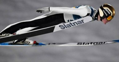 E artë olimpike për Slloveninë/ Domen Prevc u shpall kampion në kërcimin nga trampolina.