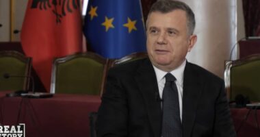 Protesta/ “Kush godet një polic të bëhet shembull”, Balla: PD e marrë peng! Ata që hedhin molotov, gjuajtës me pagesë