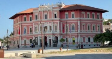 Hetime në Bashkinë e Vlorës/ Sekuestrohen dosje në zyrën e aseteve, në fokus kontratat e plazheve