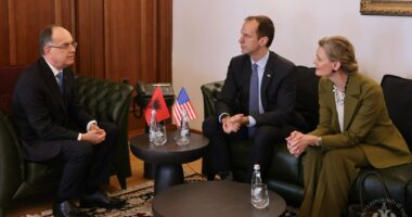 Begaj takohet me drejtorin e INL për Evropën e Azinë dhe VanHorn: Riafirmuan partneritetin tonë strategjik si aleatë të NATO-s