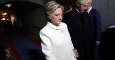 Bill dhe Hillary Clinton do të dëshmojnë për lidhjet me Epstein pas kërcënimit me sanksione