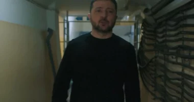 Zelensky “prezanton” për herë të parë zyrën e tij në bunker