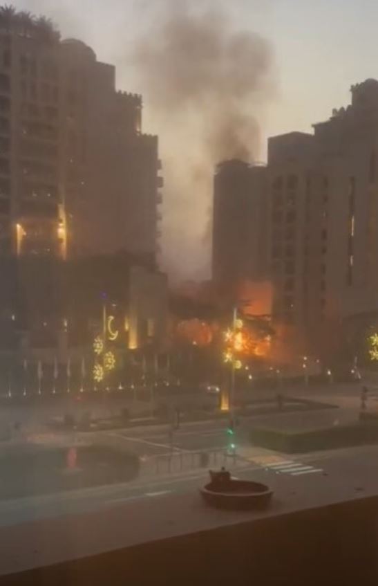 Zjarr në një hotel luksoz në Dubai  Shkak  mbetjet e raketave iraniane