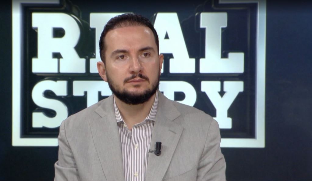  Listat e anëtarësisë duhet të hapen   Ervin Salianji   Sallat  sollën protestën para Kryeministrisë