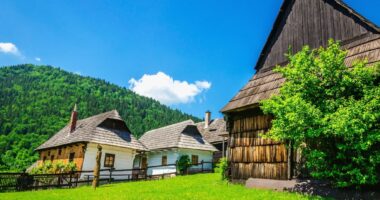 Banorët e këtij fshati në Europë po kërkojnë daljen nga UNESCO