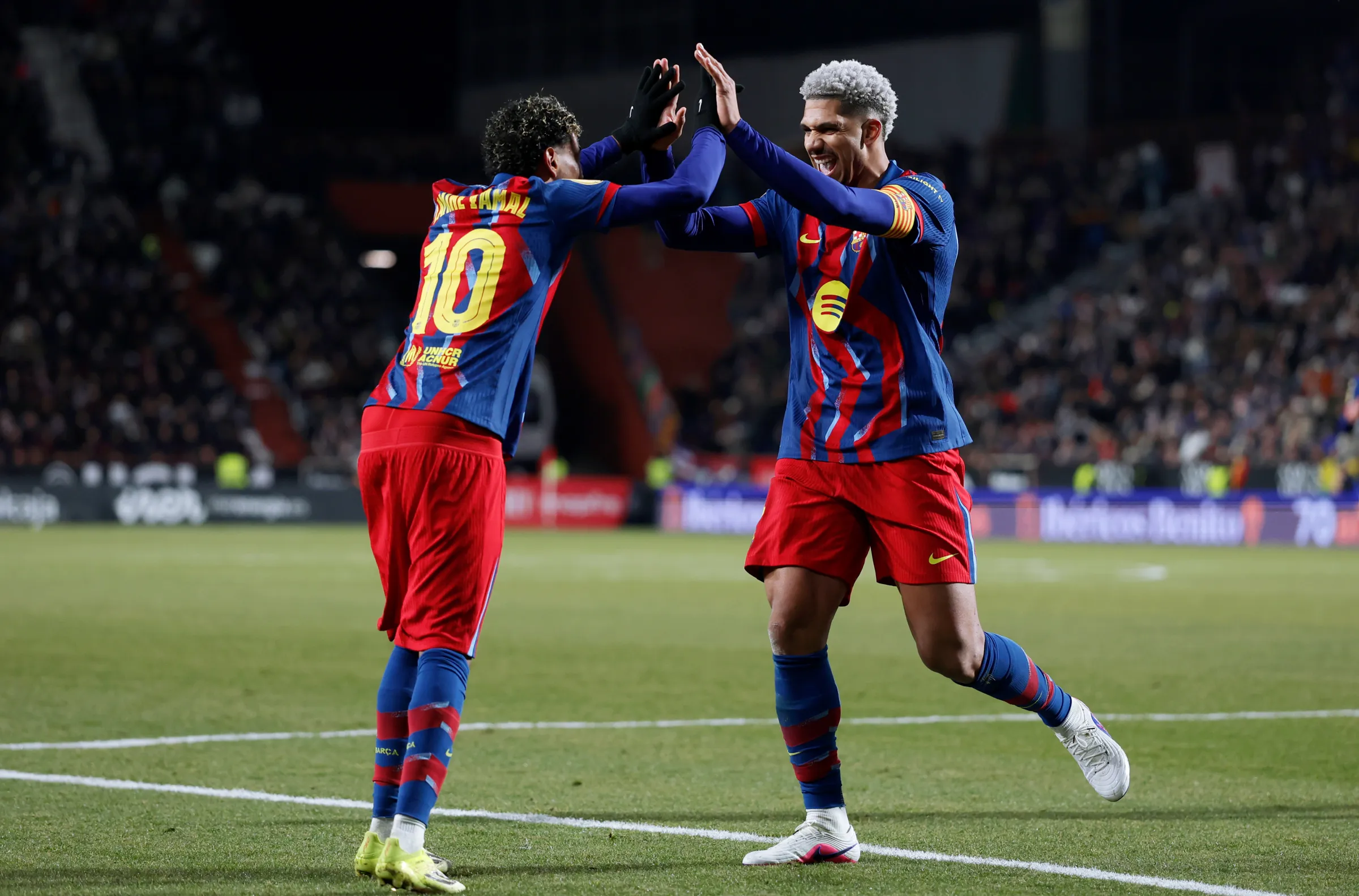 Barcelona shpëton  kokën   Katalanasit kalojnë me vuajtje në Kupë  frikë në Albacete