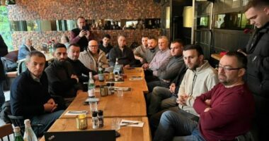 VIDEO/ Tubimi për UÇK, familjarët e Thaçit, Veselit, Krasniqit e Selimit e ndjekin LIVE nga Haga