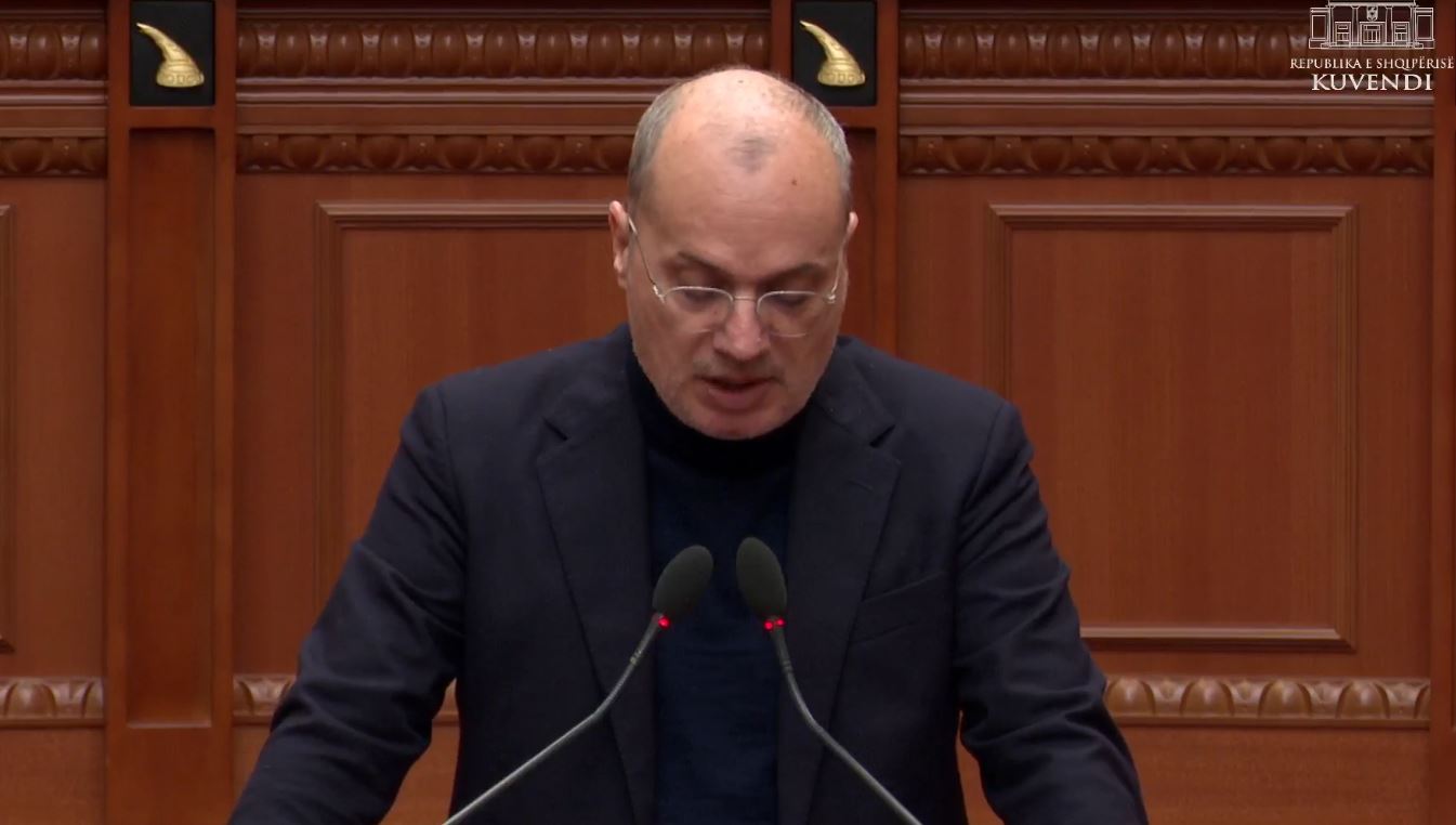 Kuvendi deklaratë për UÇK  Hasani  Mbështetje e plotë  Lufta për liri nuk mund të barazohet me krimet genocidale