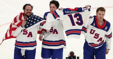 “Mrekullia” e dytë në akull/ SHBA fiton medaljen e arit në Hockey, mundi 2-1 Kanadanë