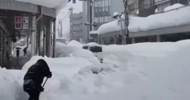 Reshjet e borës shkaktojnë kaos e bllokime rrugësh, të paktën 30 viktima në Japoni